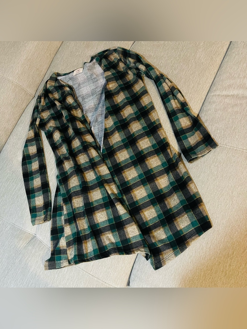Oversized Plaid Cardigan - Picture 2 of 10